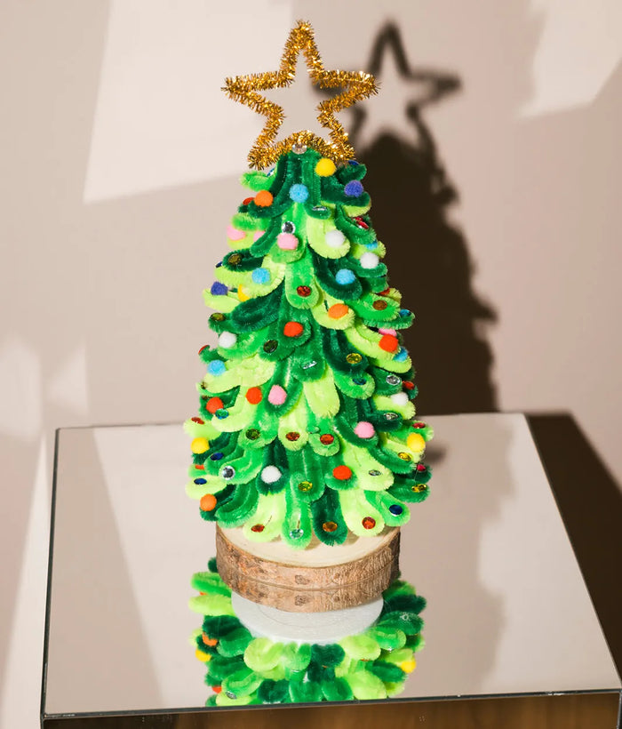 Selbstgemachte Weihnachtsdeko aus Chenilledraht – Weihnachtsbaum mit Stern