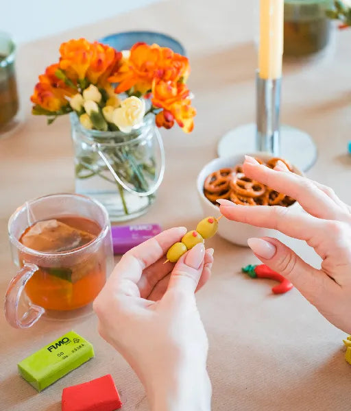 Selbstgemachte FIMO-Magnete in Pastellfarben – DIY-Bastelidee für den Girls Creative Day
