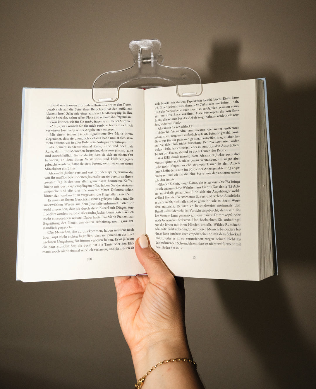 Set of 2 book clips with spring, 12.2 × 7 cm, transparent/green