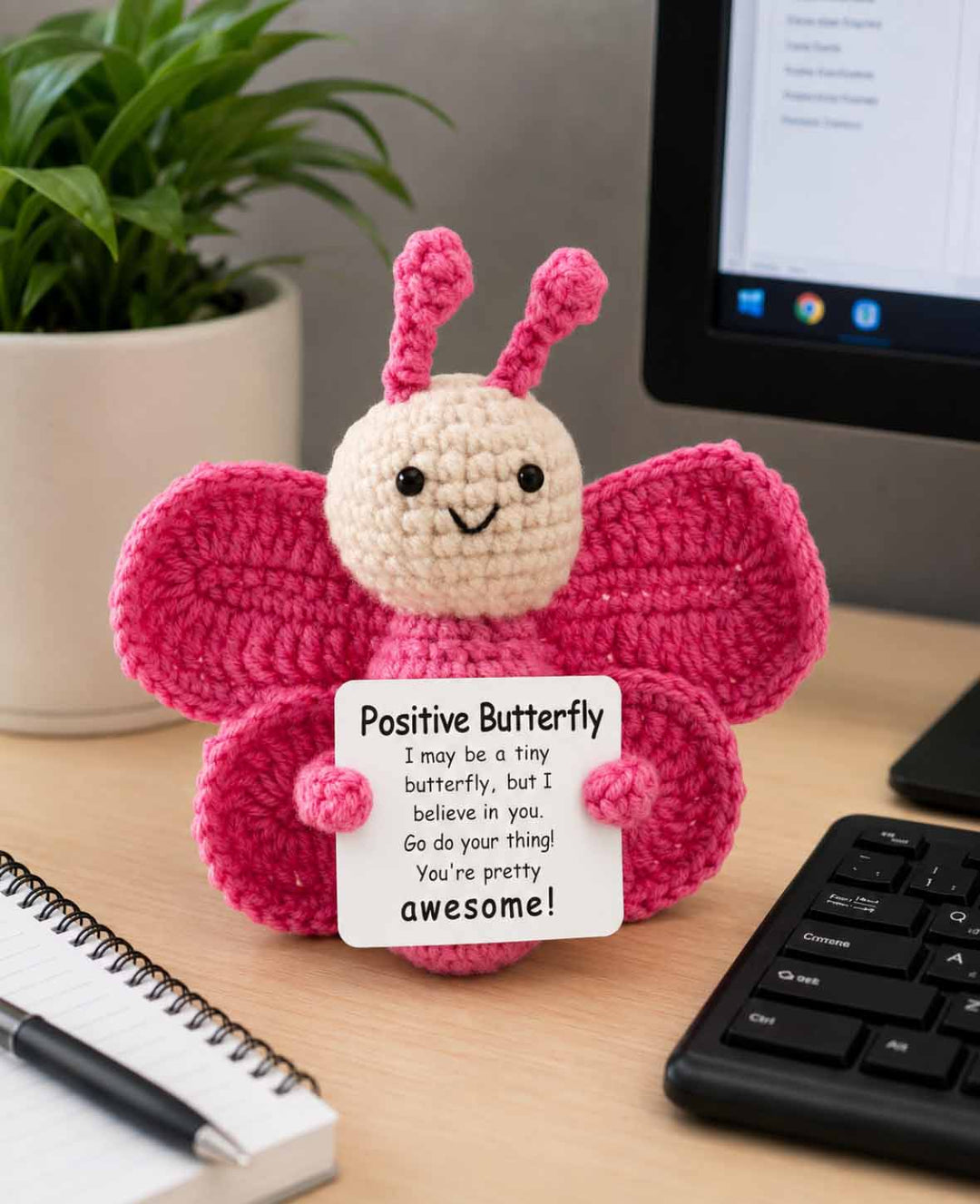 Positive Butterfly, Gehäkeltes Mini Plüschtier / Glücksbringer, Pink/Beige, ca. 13 x 13 cm