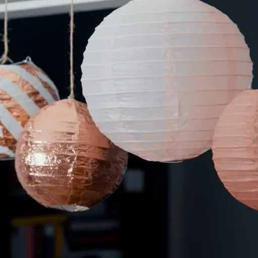 Décoration de fête Lampions Pompons en papier - Or rose, 11 pièces