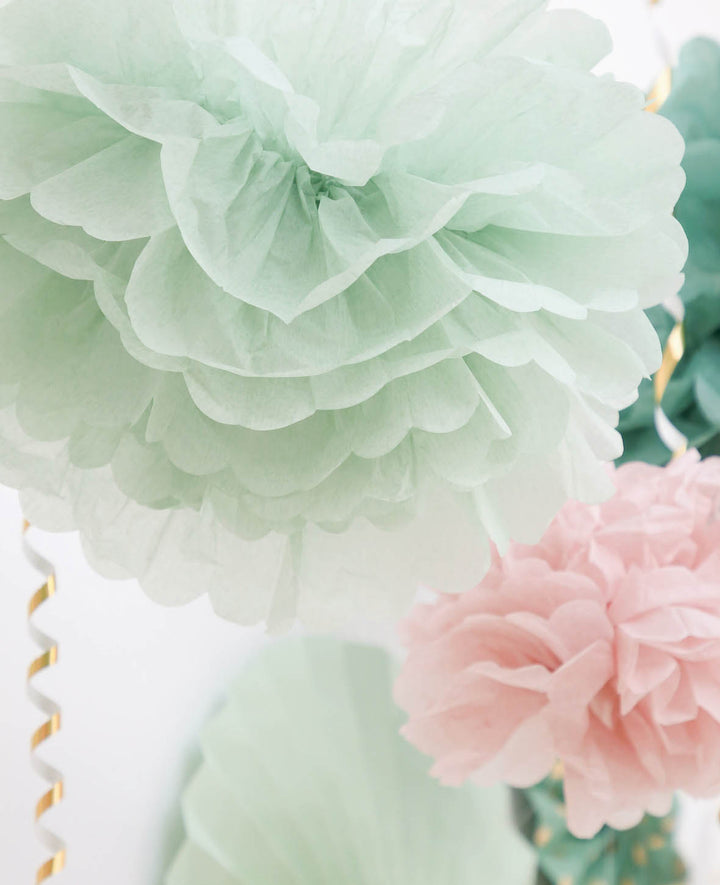 Floral Tissue Paper, White, 50 x 70 cm, 6 sheets, 17 gsm