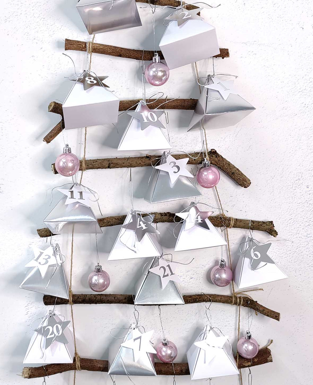 Adventskalender-Boxen Silber/Weiss, 8×8×8 cm, 49-tlg.