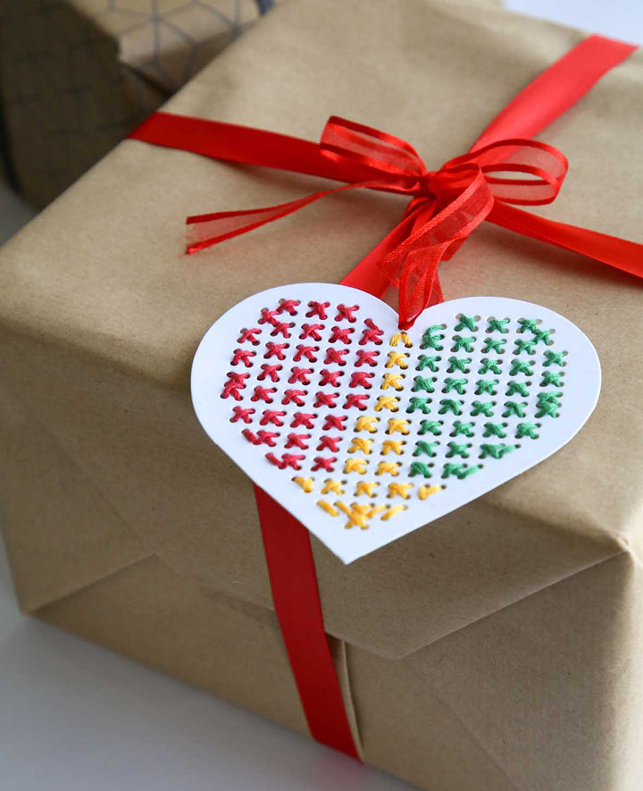 Stitching Card Heart, 10.5 x 10.5 cm, White, 12 pcs.
