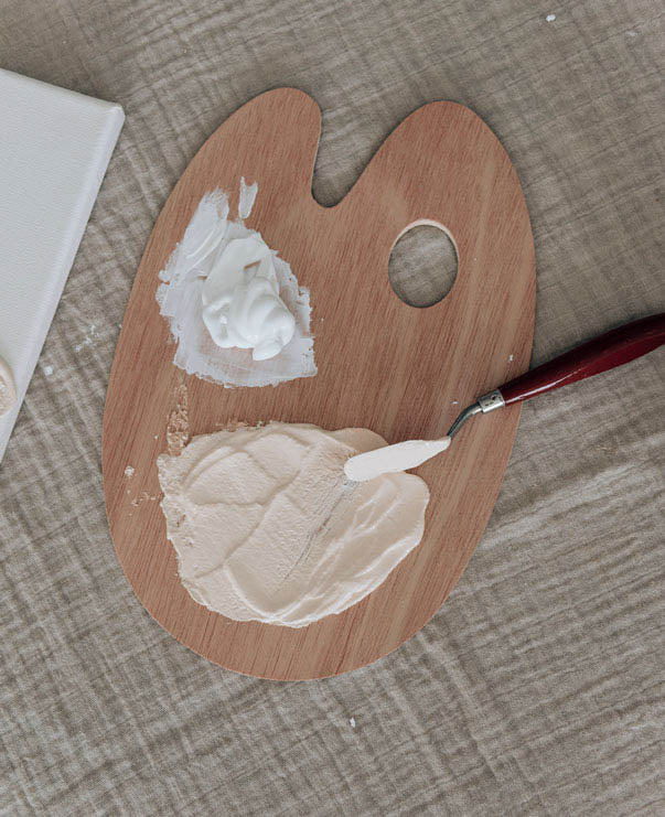 Wooden Mixing Palette, Paint Palette for Painters and Artists with Thumb Hole for Mixing Colors, 20 x 0.3 x 30 cm