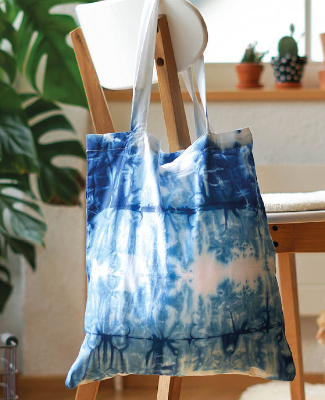 KREUL Batik-Textilfarbe Sound of the Sea, Farbpulver inklusive Färbesalz zum Färben und Batiken von Textilien, 70 g, Hellblau