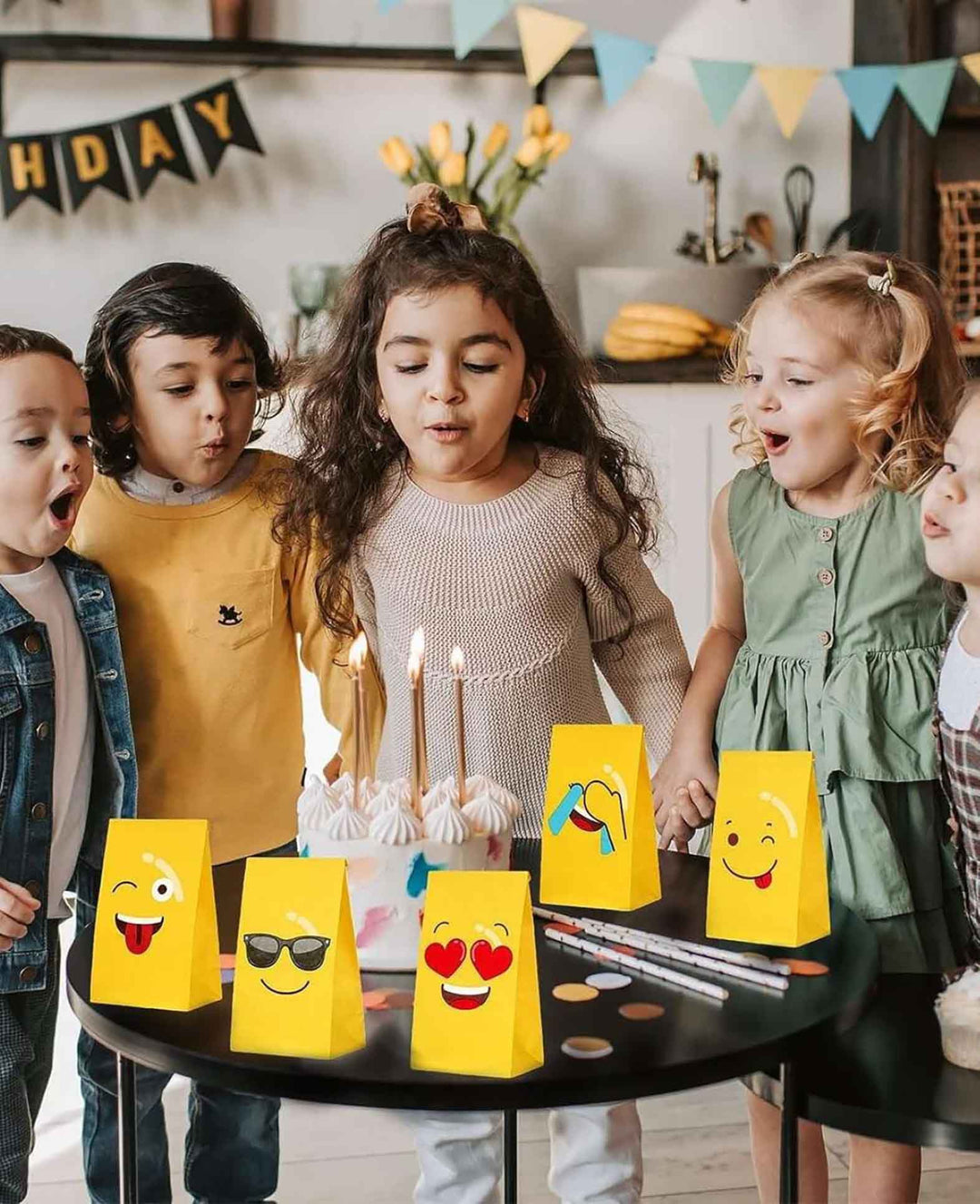 Kraftpapier Tüten Geschenktasche inkl. Sticker - Emoji, 12x22.5cm, 48-tlg.