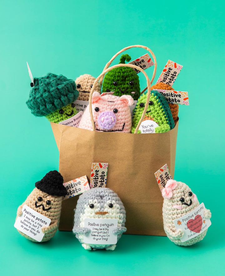 Pingouin positif, Mini peluche / Porte-bonheur au crochet, Gris, 6 x 5 cm